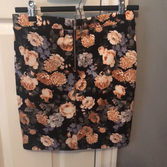 Flower pattern skirt black - Picture 2 of 3